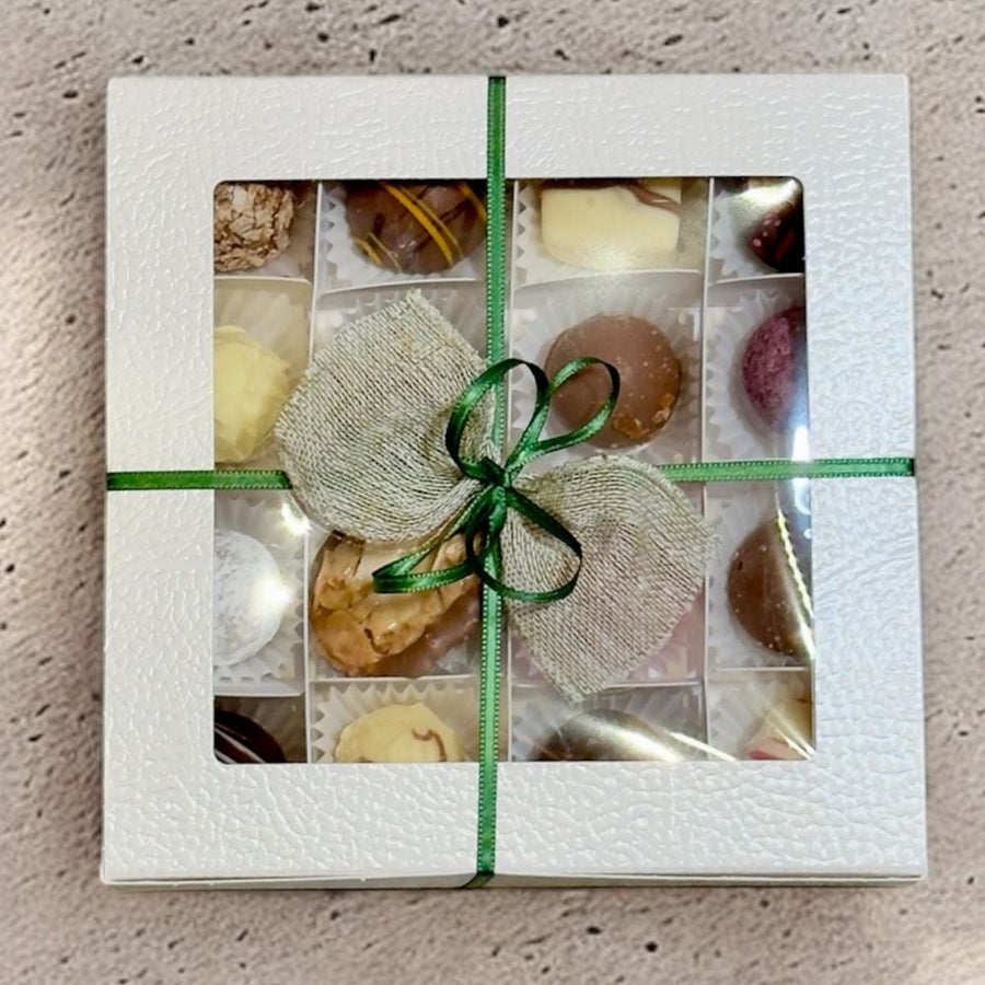 Pralinenpackung mit Schlaufe (16 Pralinen) - Weinatelier Agnes