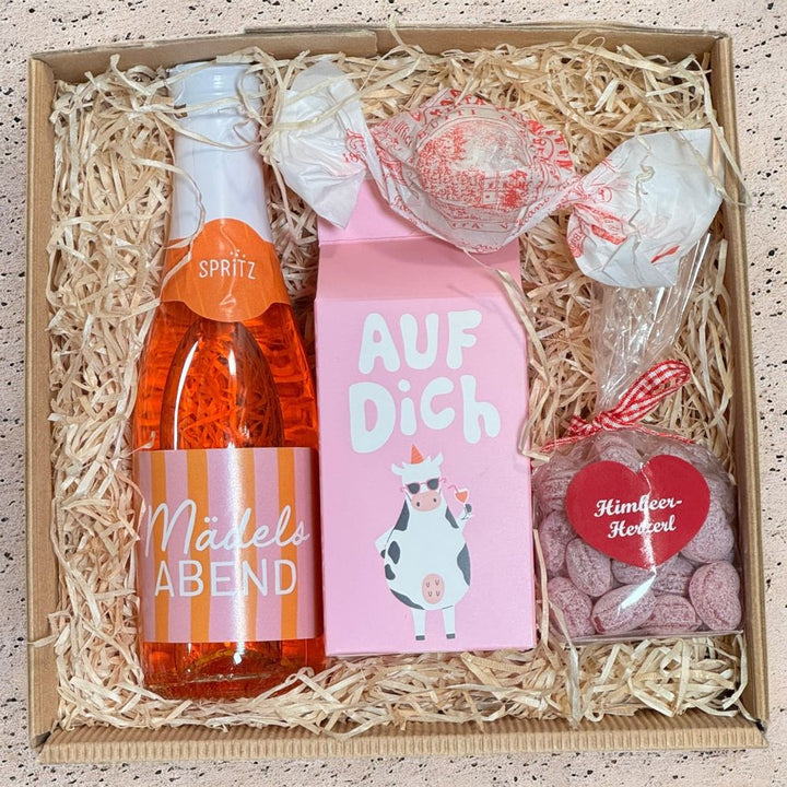 Mädelsabend Geschenkbox mit Grafik Werkstatt Aperitivo Spritz Schaumzucker Kühe Himbeer Herzzuckerl und Brutti e Buoni in Geschenkverpackung