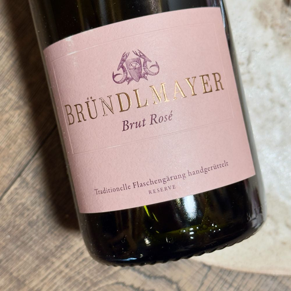 Ausgepackte Hochzeits Geschenkbox mit 2x Brutti e Buoni Bründlmayer Brut Rosé 0,75 l Fenkart Schokol