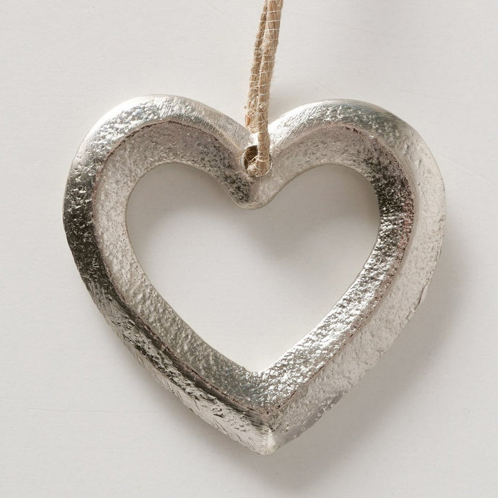 Dekoanhänger Hanina, Herzform, Silber, Aluminium, Jute, edle Geschenk- und Wohnraumdeko