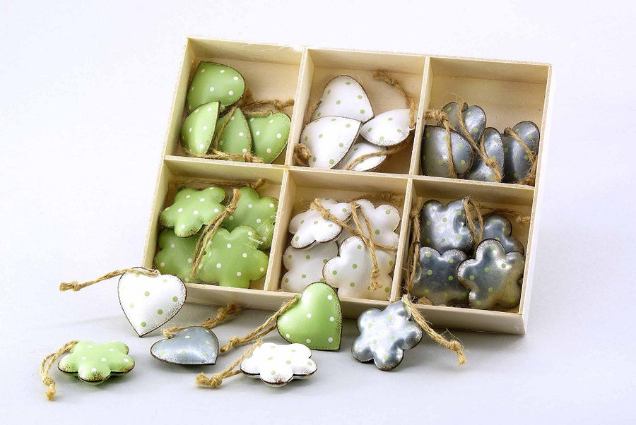  Metall-Anhänger Blume Herz, grün weiß zink, 4cm, sortiert, 1 Stück, Deko