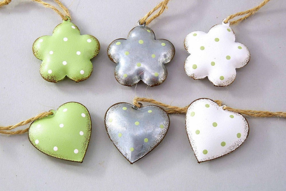  Anhänger aus Metall, Blume oder Herz, grün, weiß, zink, 4cm, sortiert, Dekoration