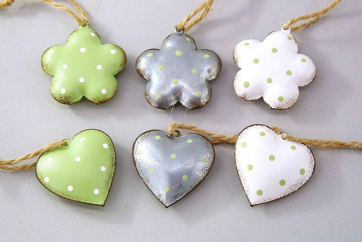  Anhänger aus Metall, Blume oder Herz, grün, weiß, zink, 4cm, sortiert, Dekoration