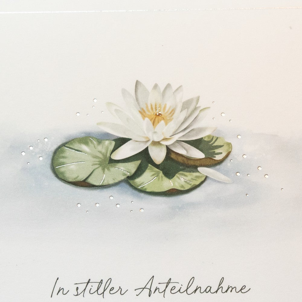 Classic Line Doppelkarte Alufin Satingloss Silber Anteilnahme mit weißer Wasserlilie und Seerosenblatt.