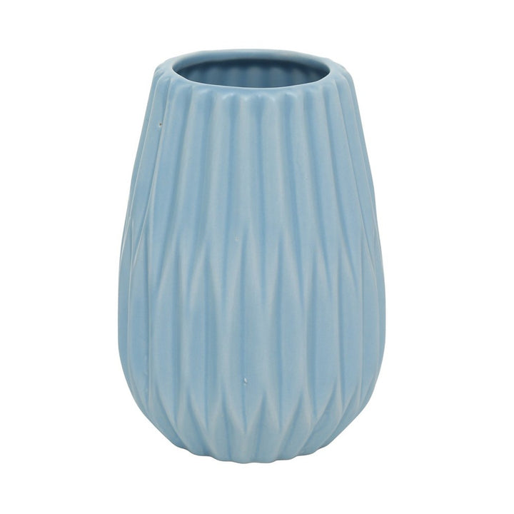 Vase Wilma Porzellan in Hellblau mit modernem Design und dezenten Rillen für stilvolle Dekoration.