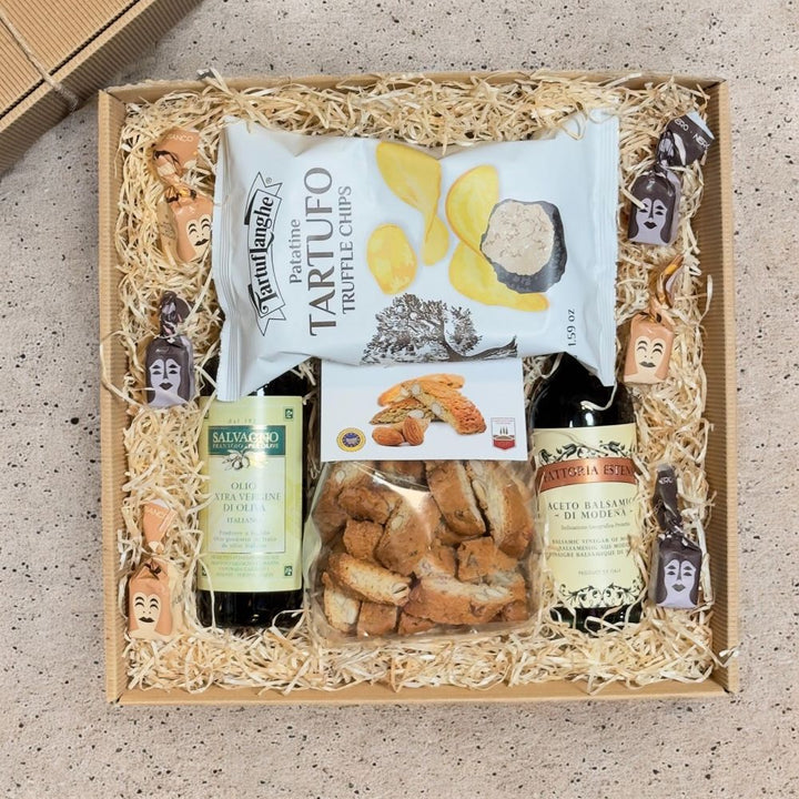 Italienische Feinkost Geschenkbox mit Salvagno Olivenöl Balsamico di Modena Cantuccini Toscani schwarze weiße Trüffel und Truffle Chips in Geschenkverpackung
