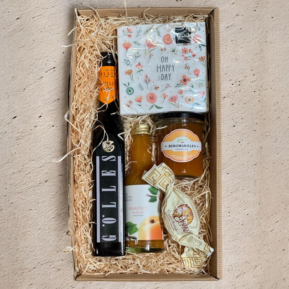 Marillen Geschenkbox mit Gölles Marillen Essig Floberry Bergmarillen Marmelade Stift Klosterneuburg Nektar Amaretti und Oh Happy Day Servietten in Geschenkverpackung