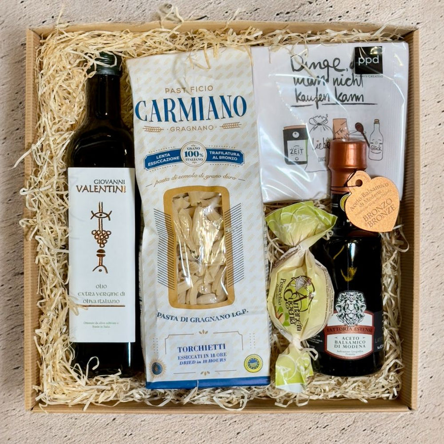 Italienische Feinkost Geschenkbox mit Aceto Balsamico di Modena Riserva Valentini Olivenöl Carmiano Torchietti Pasta Amaretti und Servietten in Geschenkverpackung