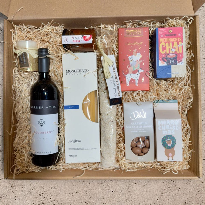 Weihnachts Geschenkbox Zweigelt mit Pasta, Risotto, Pesto und Kerze