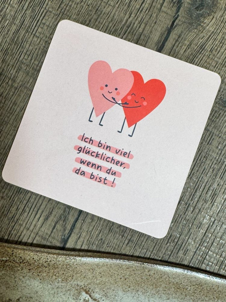 Ausgepackte Geschenkbox Liebe mit Bouvet Brut 1851 Rosé Methode Traditionelle 0,375 l Grafik Werksta