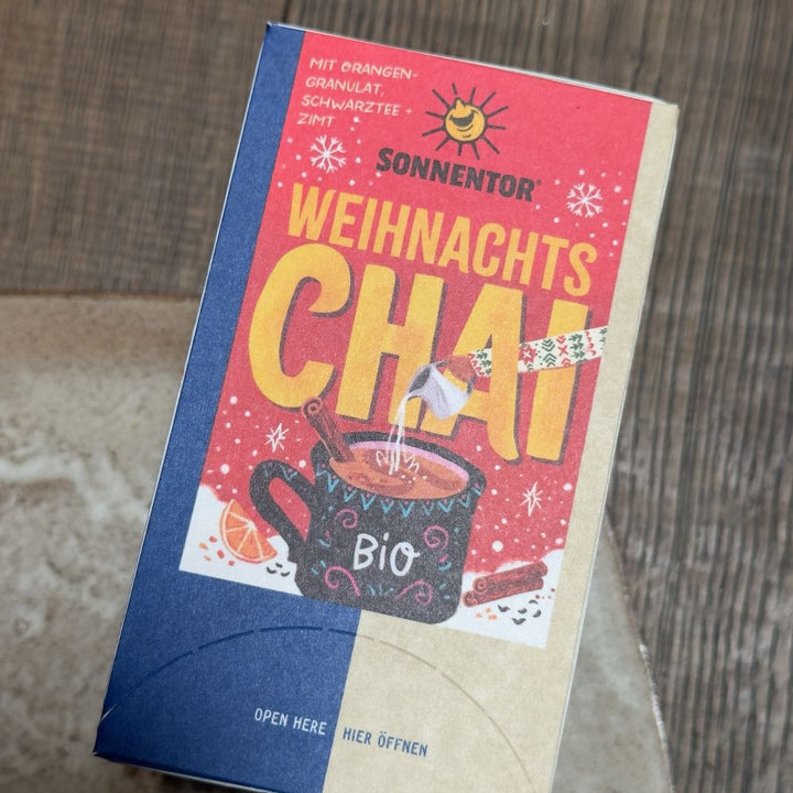 Weihnachts Geschenkbox mit Chai Shortbread und Kerze
