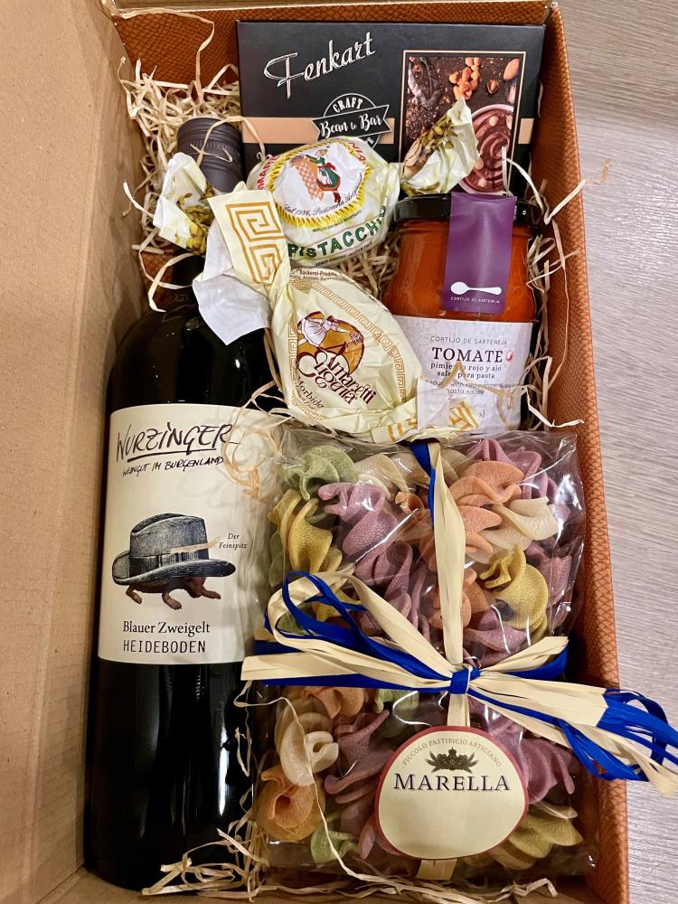 Exquisiter Genusskorb – Rotwein und Feinkost - Weinatelier Agnes